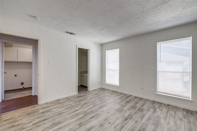 2733 Saint George Place, Arlington, TX 76015