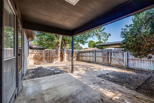 2733 Saint George Place, Arlington, TX 76015