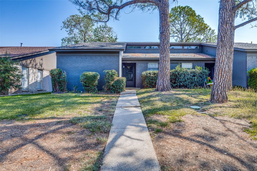 2733 Saint George Place, Arlington, TX 76015