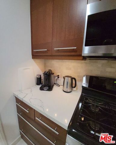 137 N Sycamore Avenue 2, Los Angeles, CA 90036