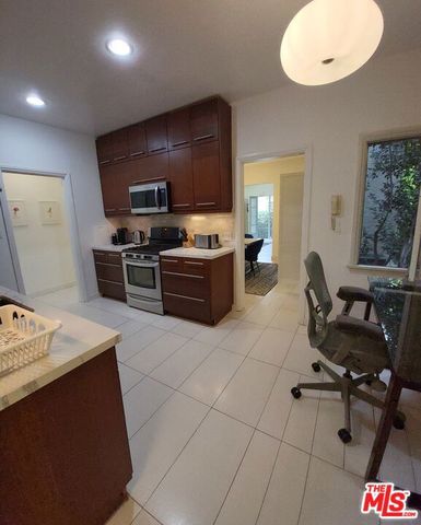 137 N Sycamore Avenue 2, Los Angeles, CA 90036