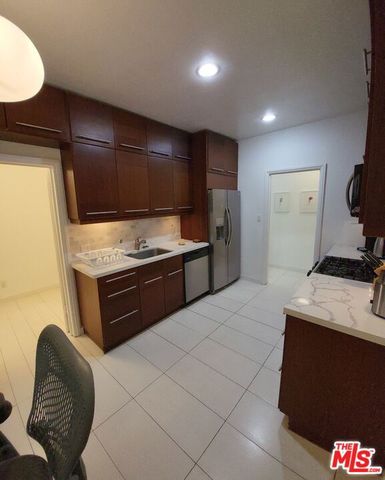 137 N Sycamore Avenue 2, Los Angeles, CA 90036