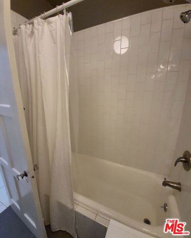 137 N Sycamore Avenue 2, Los Angeles, CA 90036