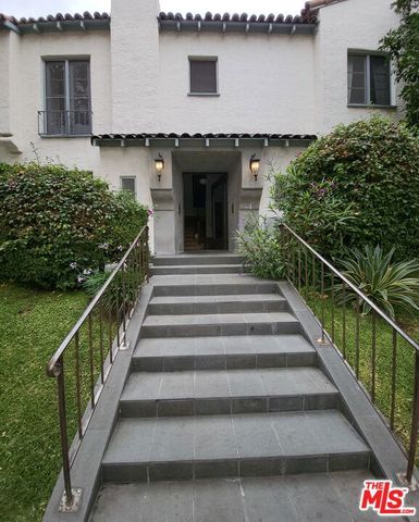 137 N Sycamore Avenue 2, Los Angeles, CA 90036