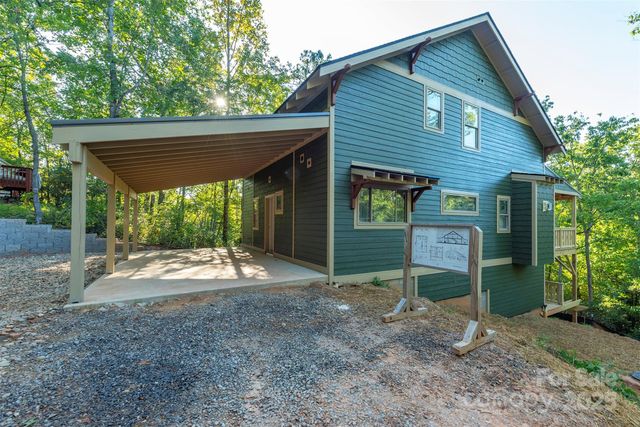 105 Bartram Way, Black Mountain, NC 28711