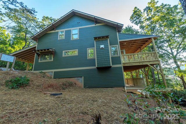 105 Bartram Way, Black Mountain, NC 28711