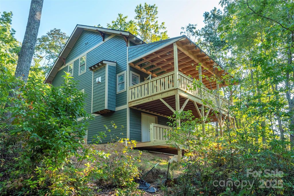 105 Bartram Way, Black Mountain, NC 28711