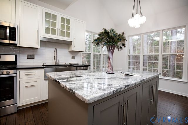 107 Cabells Ct, Farmville, VA 23901