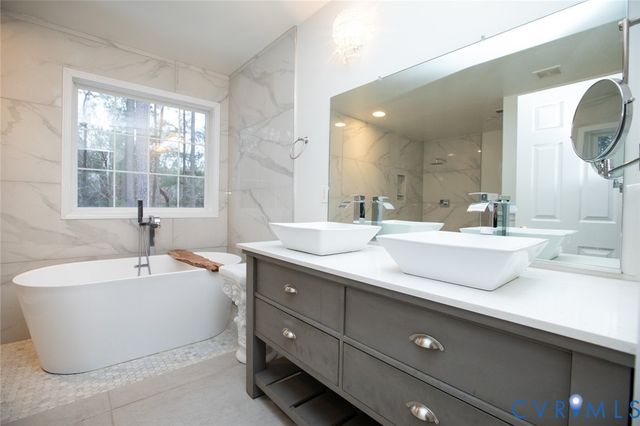 107 Cabells Ct, Farmville, VA 23901