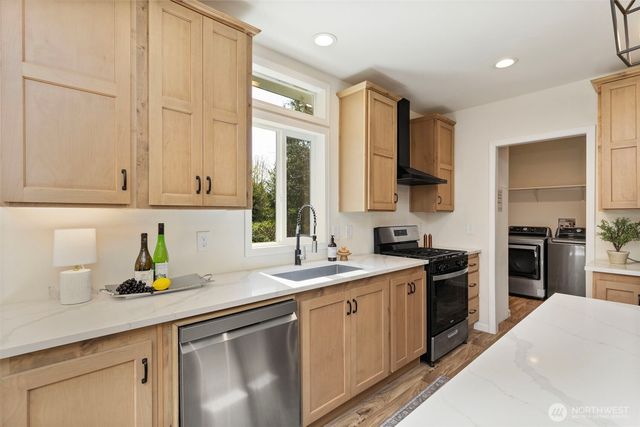 31571 Night Owl Avenue NE, Kingston, WA 98346