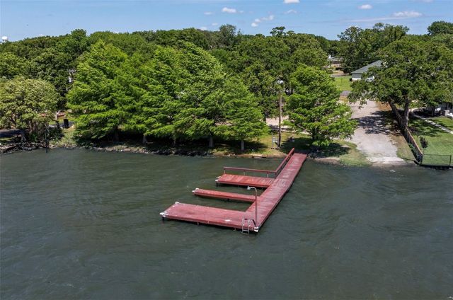 198 Lake Drive, Enchanted Oaks, TX 75156