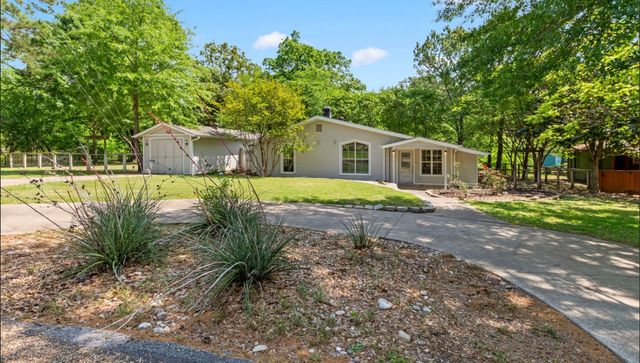 198 Lake Drive, Enchanted Oaks, TX 75156