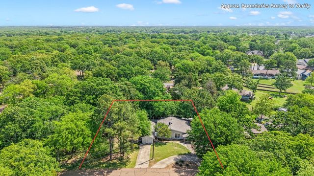 198 Lake Drive, Enchanted Oaks, TX 75156