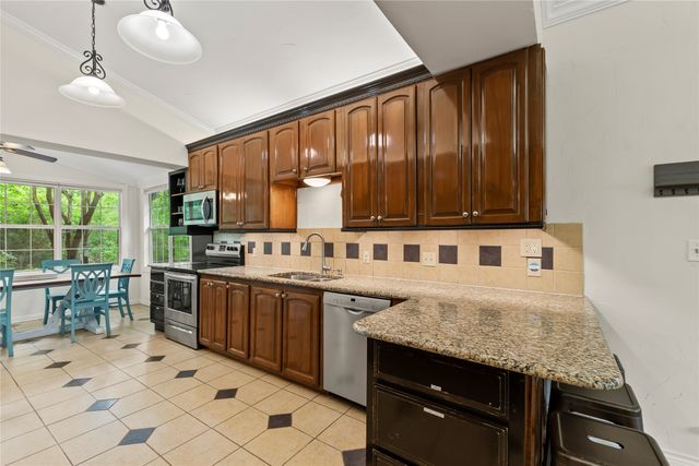 198 Lake Drive, Enchanted Oaks, TX 75156