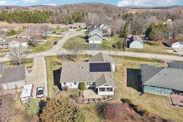 W8199 Bridle Path, Lake Mills, WI 53551