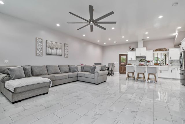 1435 N Valentine Avenue, Fresno, CA 93722