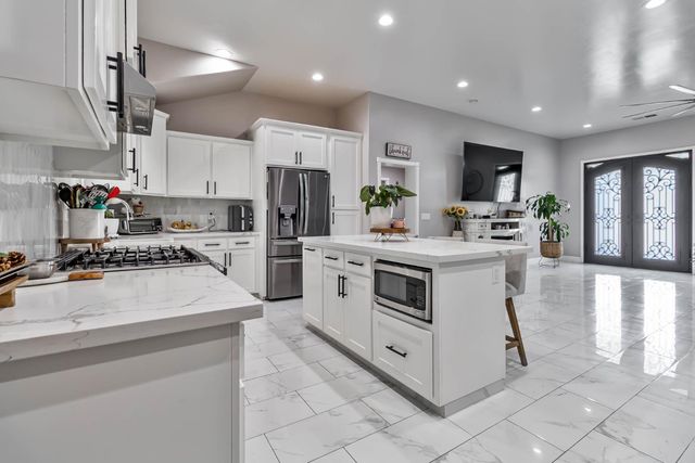 1435 N Valentine Avenue, Fresno, CA 93722