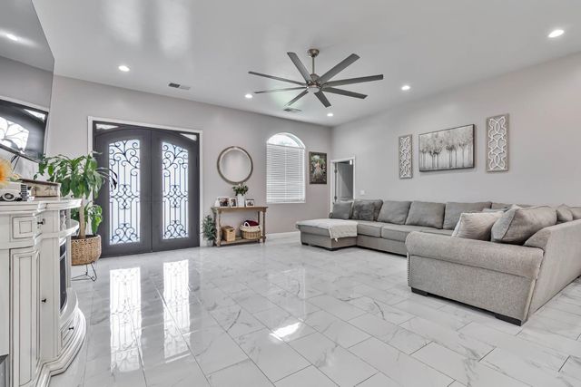 1435 N Valentine Avenue, Fresno, CA 93722