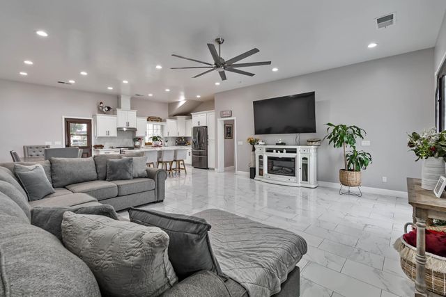 1435 N Valentine Avenue, Fresno, CA 93722