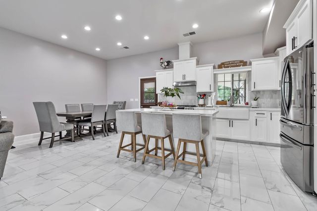 1435 N Valentine Avenue, Fresno, CA 93722