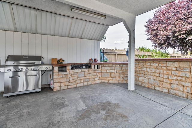 1435 N Valentine Avenue, Fresno, CA 93722