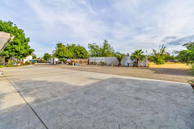 1435 N Valentine Avenue, Fresno, CA 93722