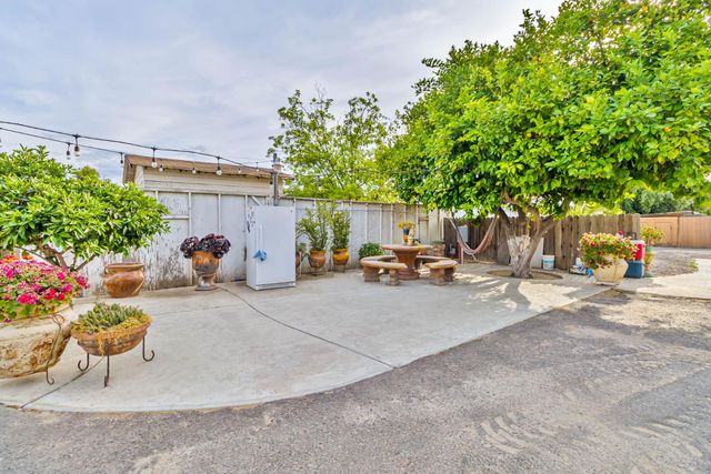 1435 N Valentine Avenue, Fresno, CA 93722