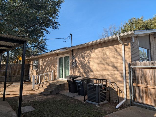 1725 Bunch Drive, Fort Worth, TX 76112