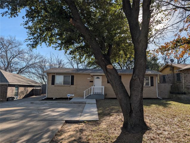 1725 Bunch Drive, Fort Worth, TX 76112