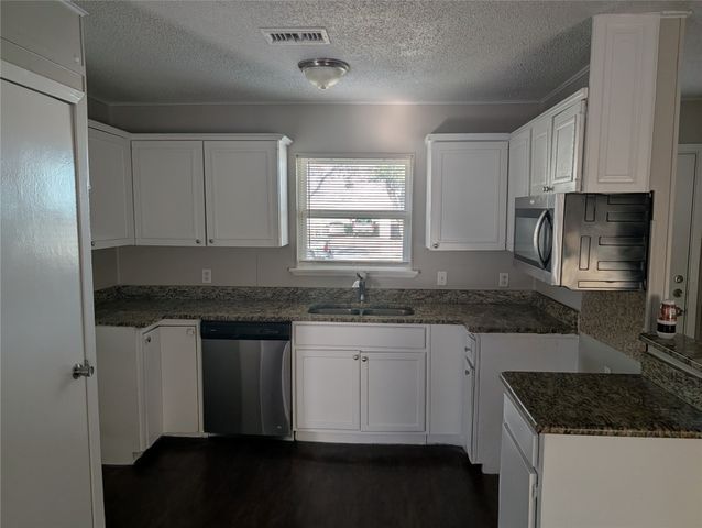 1725 Bunch Drive, Fort Worth, TX 76112