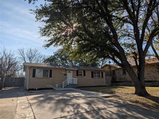 1725 Bunch Drive, Fort Worth, TX 76112