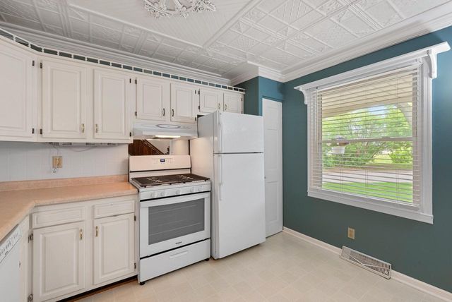 6262 W College AVENUE, Greendale, WI 53129
