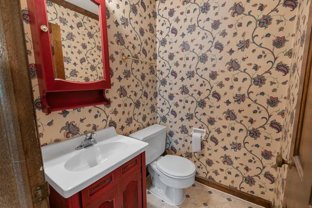 6262 W College AVENUE, Greendale, WI 53129