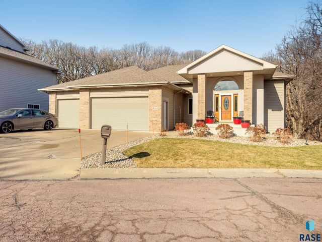 7 N Sun Valley Pl, Sioux Falls, SD 57110