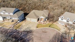 7 N Sun Valley Pl, Sioux Falls, SD 57110