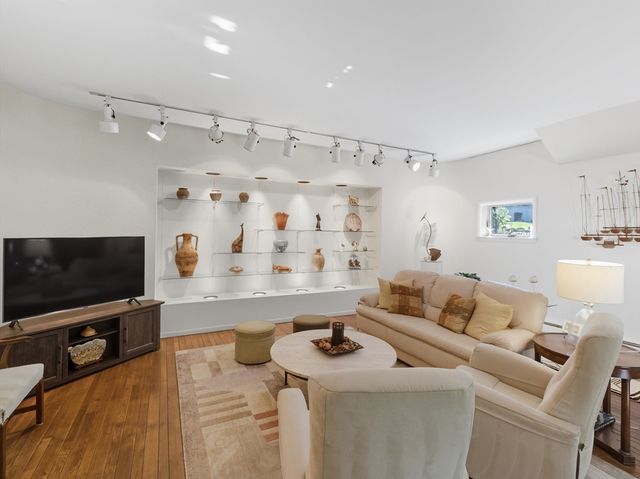 4 Coffin Court, Newburyport, MA 01950