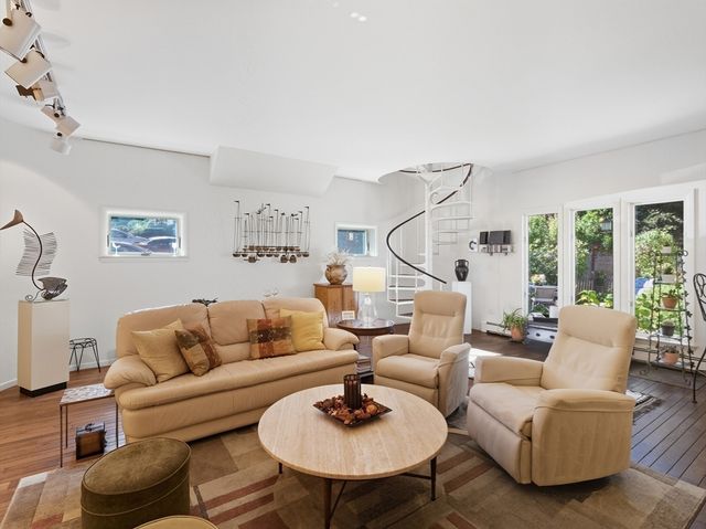 4 Coffin Court, Newburyport, MA 01950