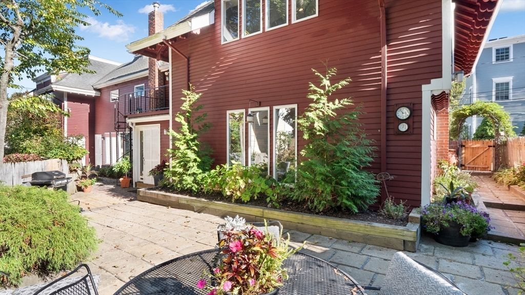 4 Coffin Court, Newburyport, MA 01950