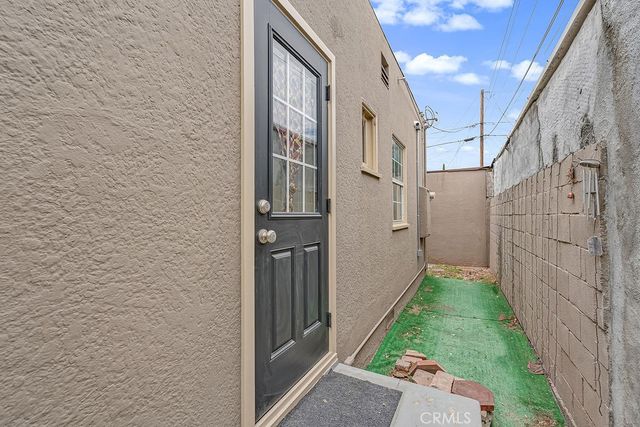 1515 E Walnut Way, Long Beach, CA 90813