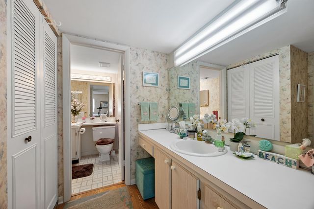 306 Pine Ridge Circle B-2, Greenacres, FL 33463