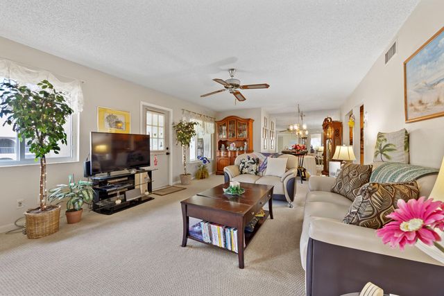 306 Pine Ridge Circle B-2, Greenacres, FL 33463