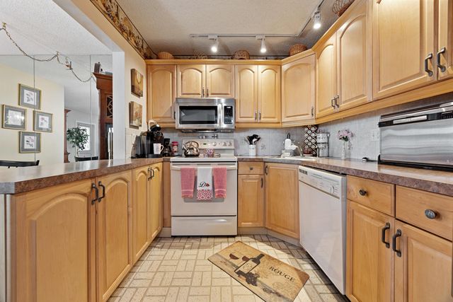 306 Pine Ridge Circle B-2, Greenacres, FL 33463