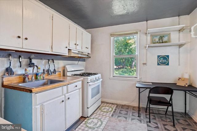 2 ABERDEEN AVE, Aberdeen, MD 21001