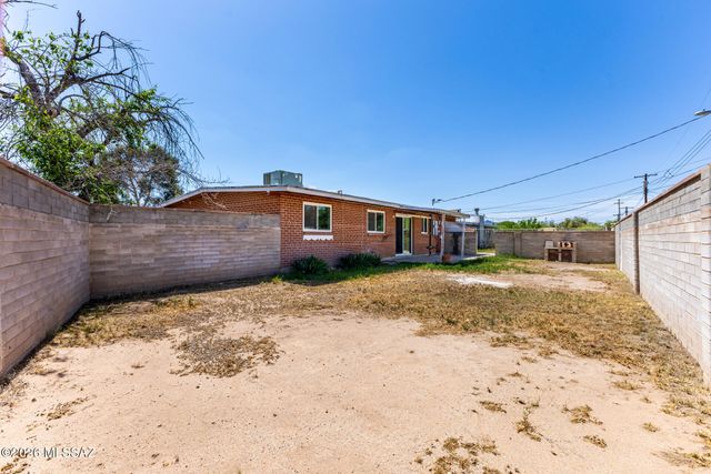 1316 W Simmons Place, Tucson, AZ 85705