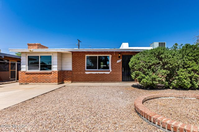 1316 W Simmons Place, Tucson, AZ 85705