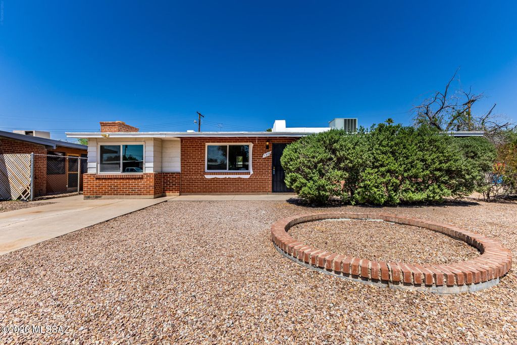 1316 W Simmons Place, Tucson, AZ 85705