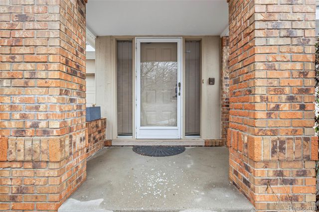 6610 Fieldstone Court, West Bloomfield Charter Township, MI 48322