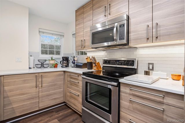 6610 Fieldstone Court, West Bloomfield Charter Township, MI 48322