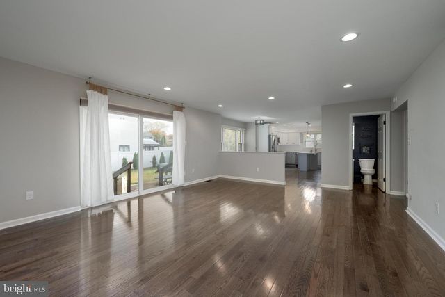 102 UNION MILL TER, Mount Laurel, NJ 08054