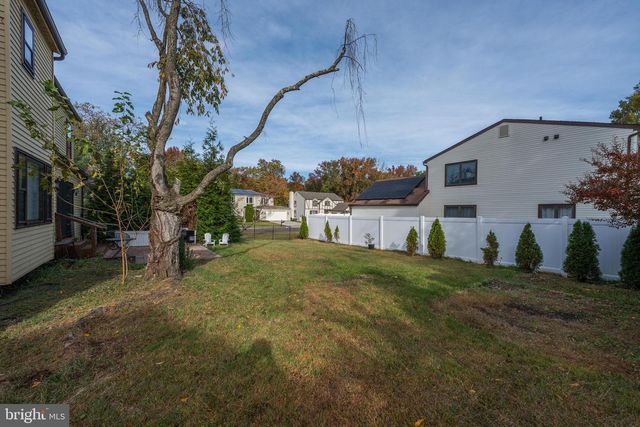 102 UNION MILL TER, Mount Laurel, NJ 08054